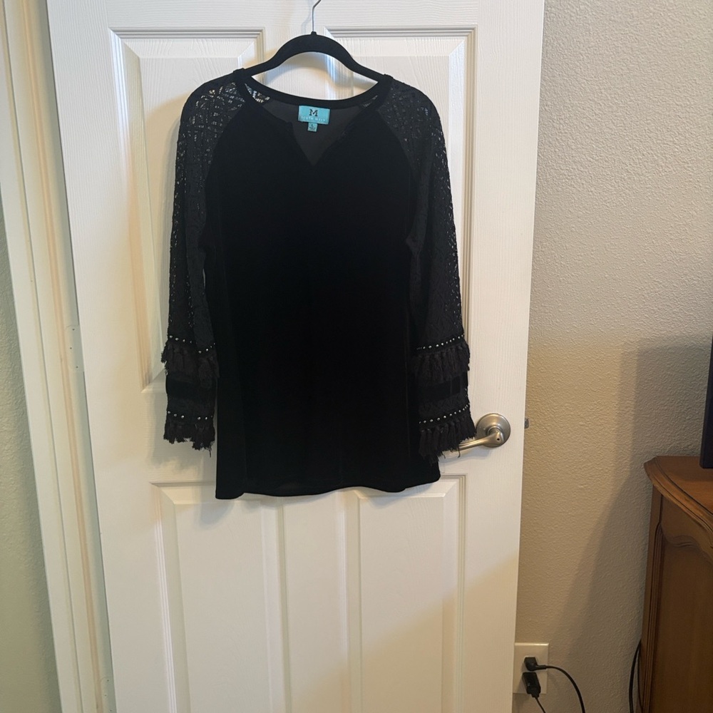 Chic Black Lace Sleeve Blouse